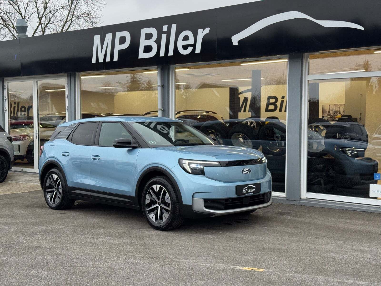 Ford Explorer 77 Select Extended Range