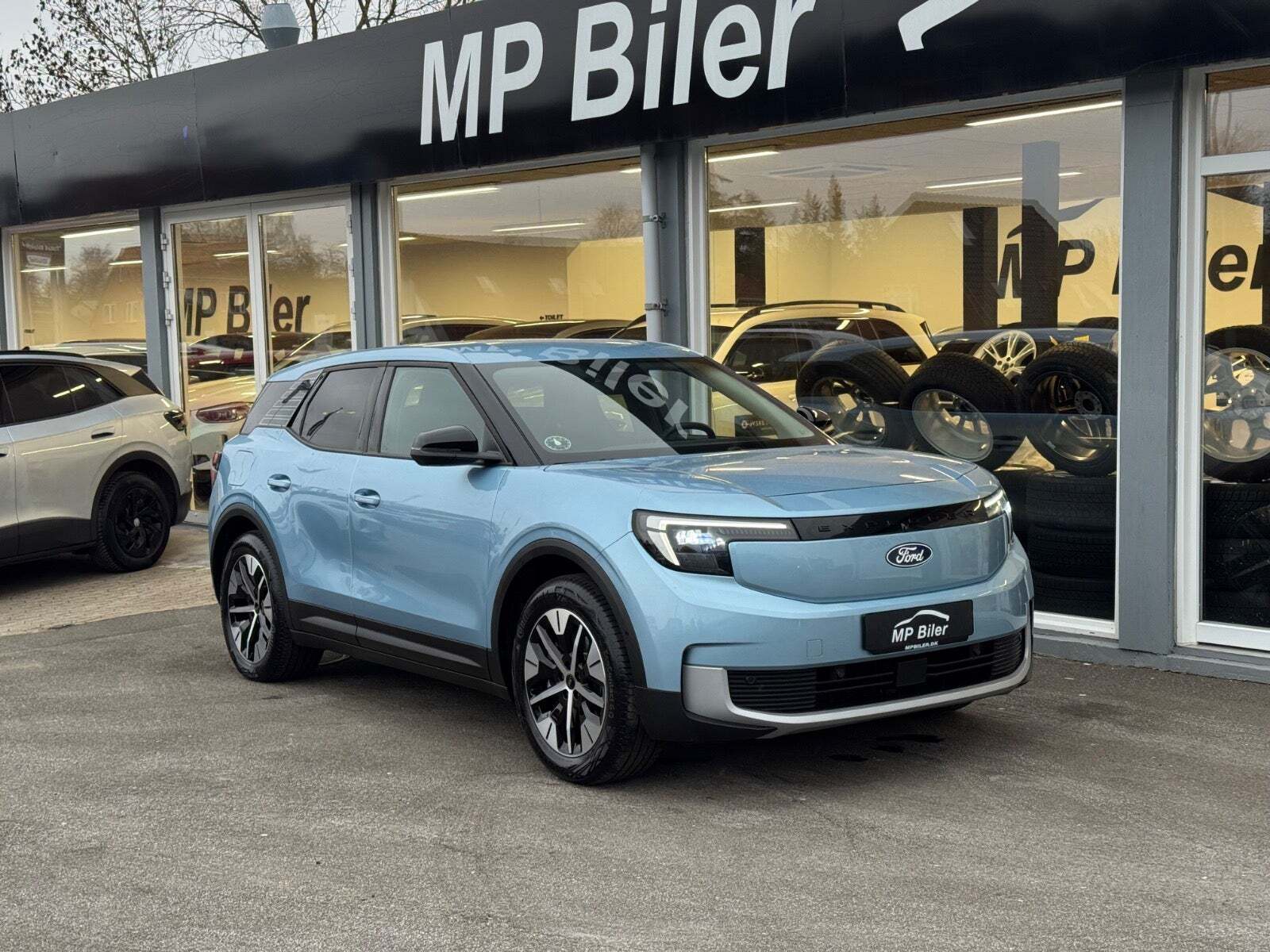 Ford Explorer 77 Select Extended Range