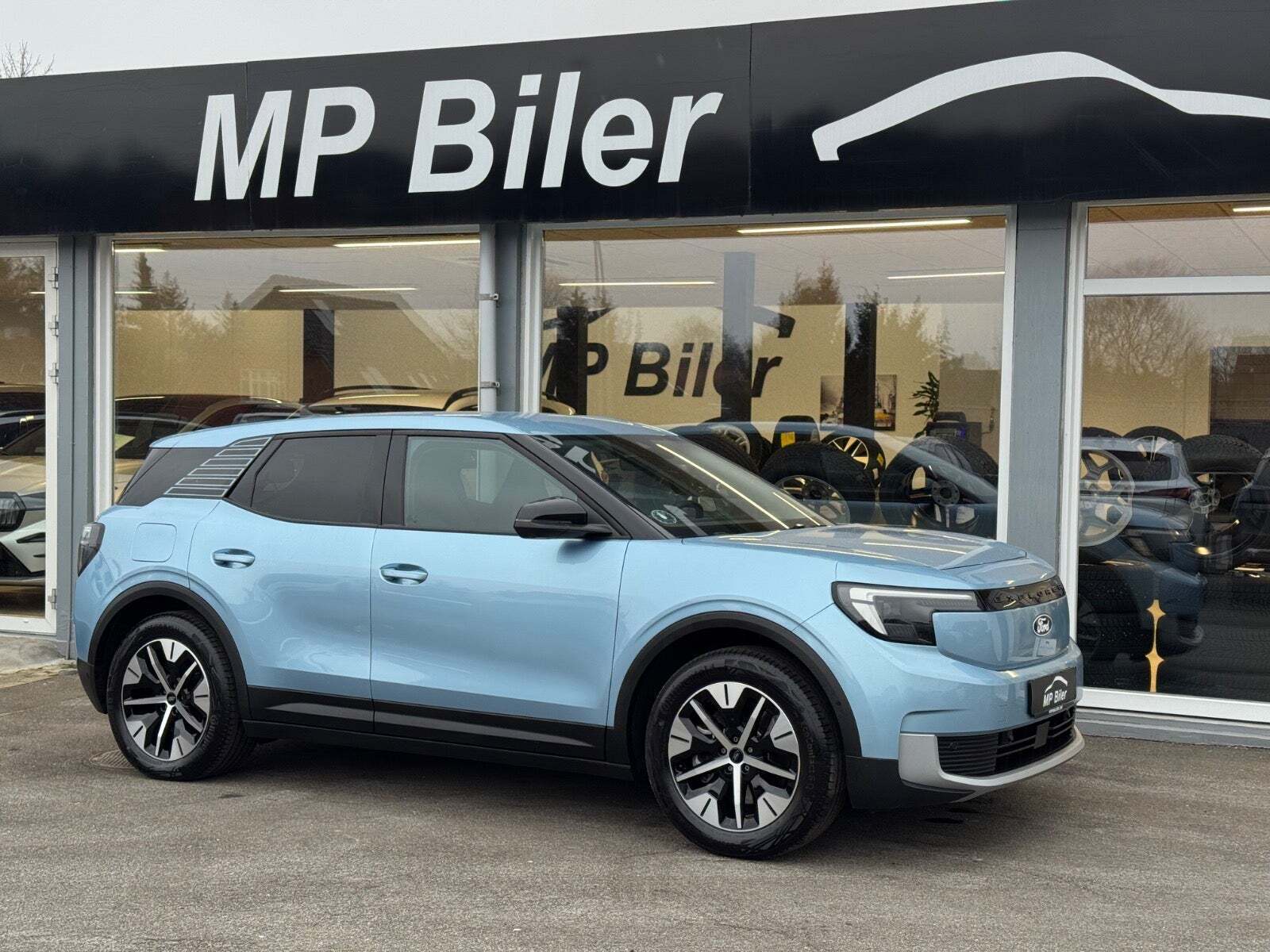 Ford Explorer 77 Select Extended Range