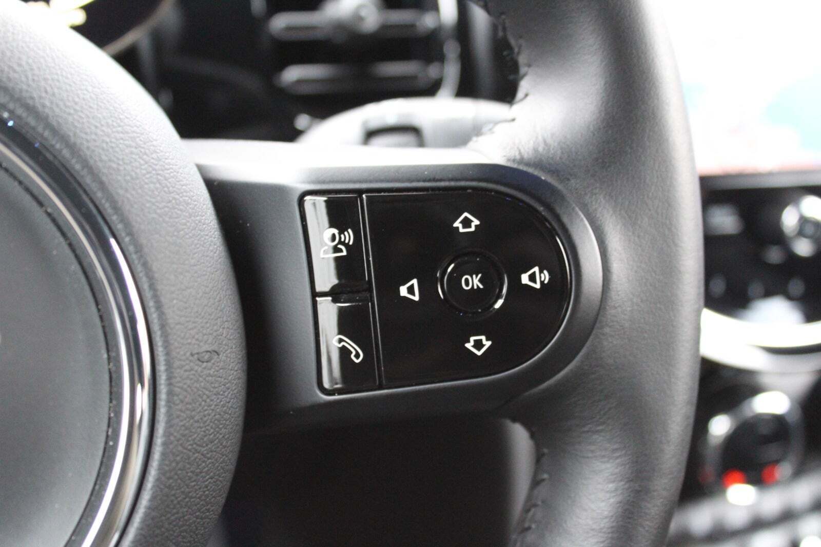 Hvid Mini Cooper SE fra 2023