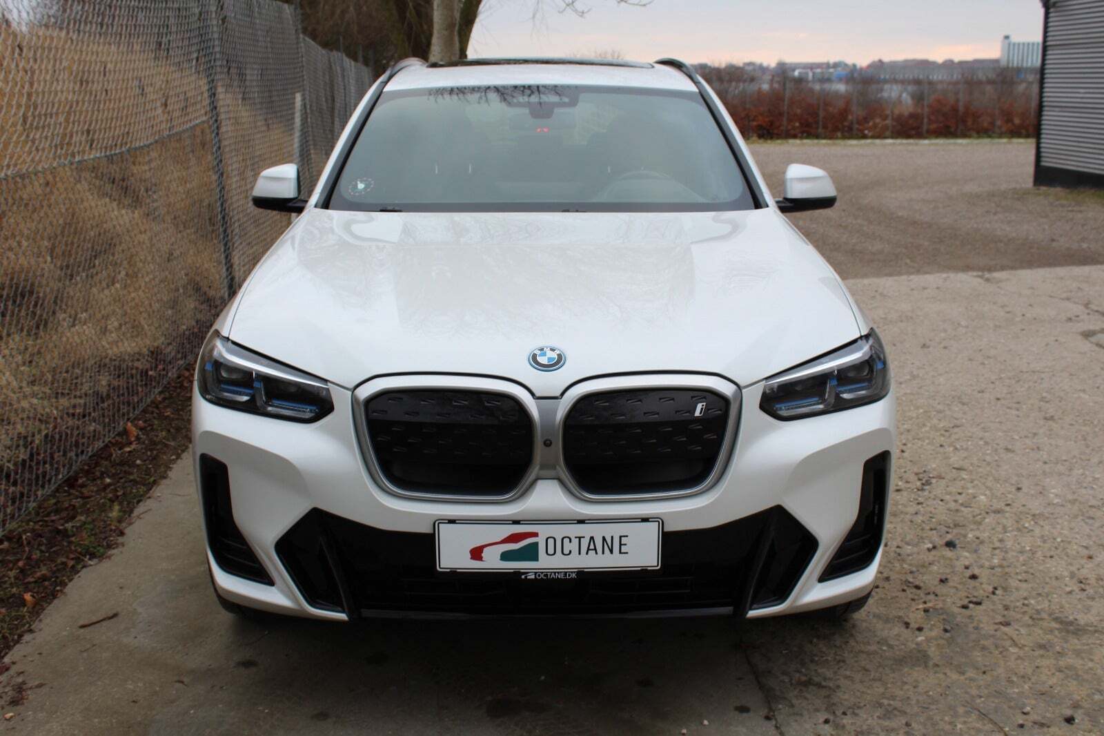 Hvid BMW iX3 fra 2022