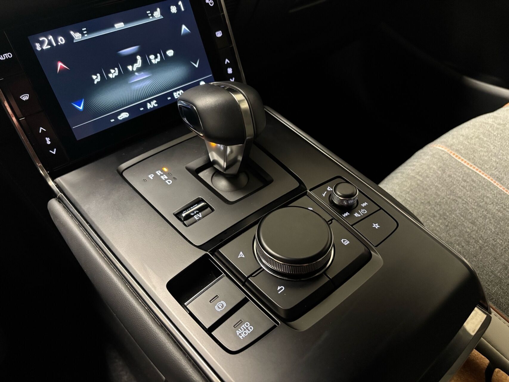 Hvid Mazda MX-30 fra 2024