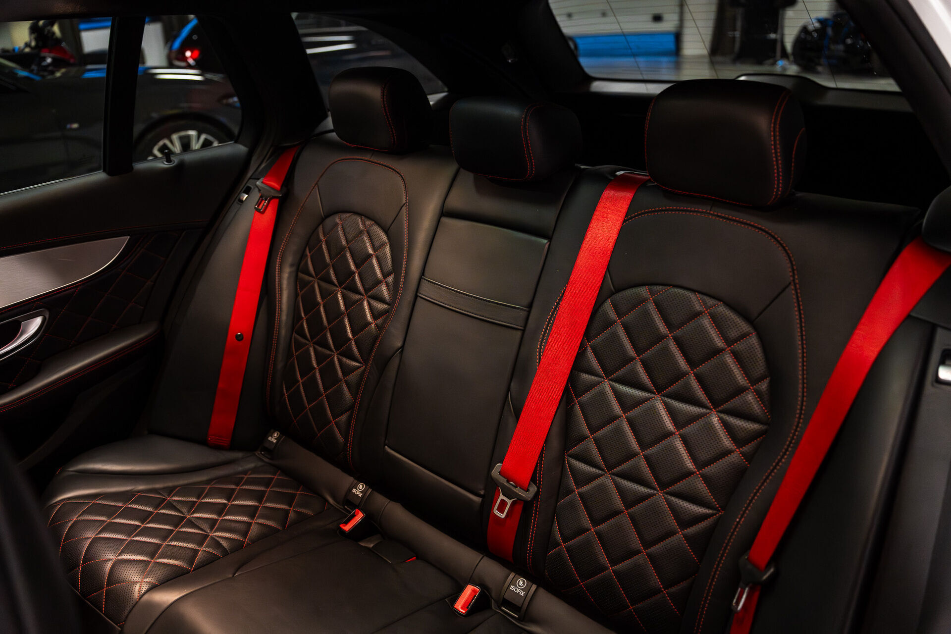 Hvid Mercedes C63 AMG S fra 2015