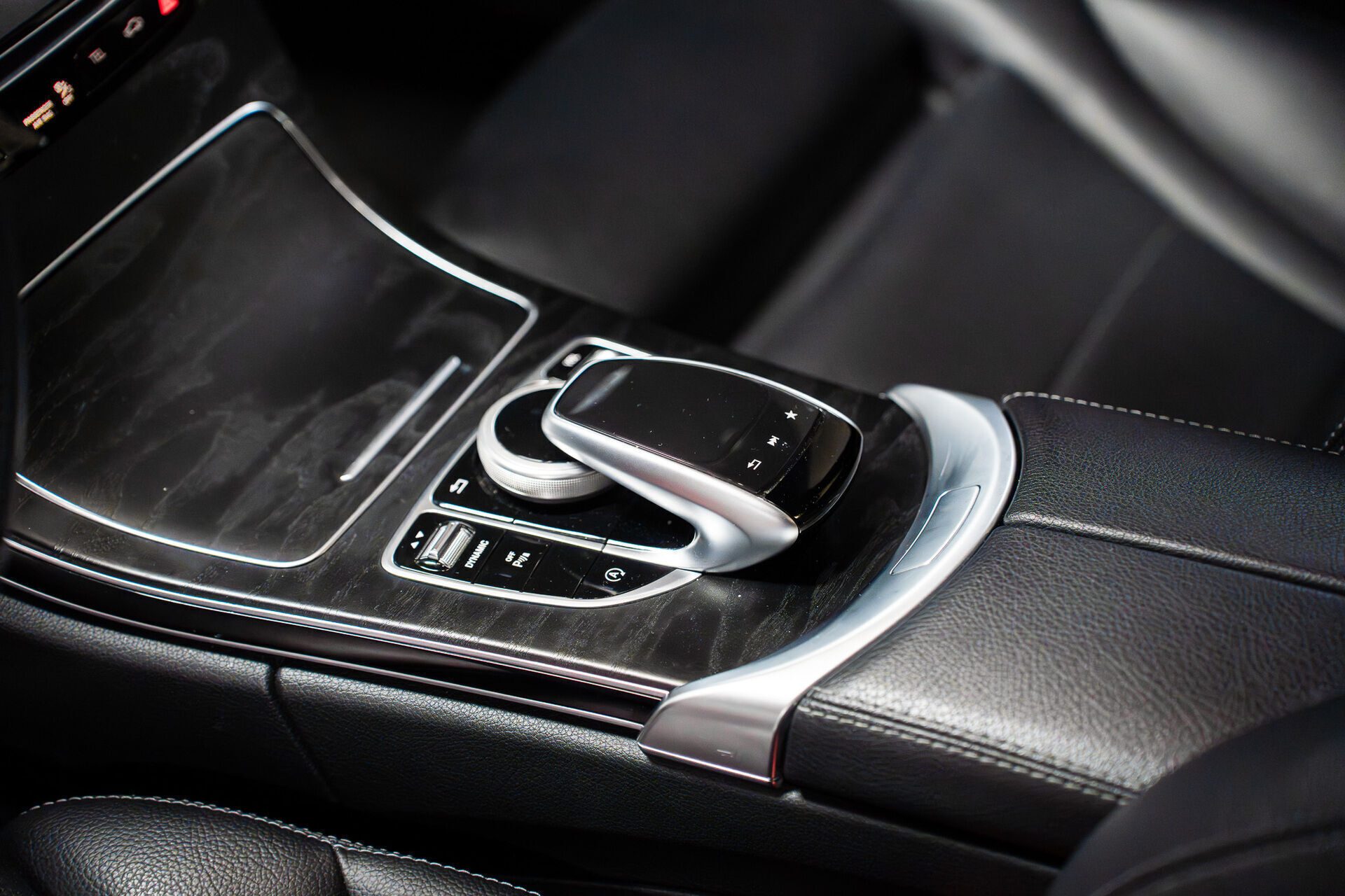 Sort Mercedes C220 d fra 2018
