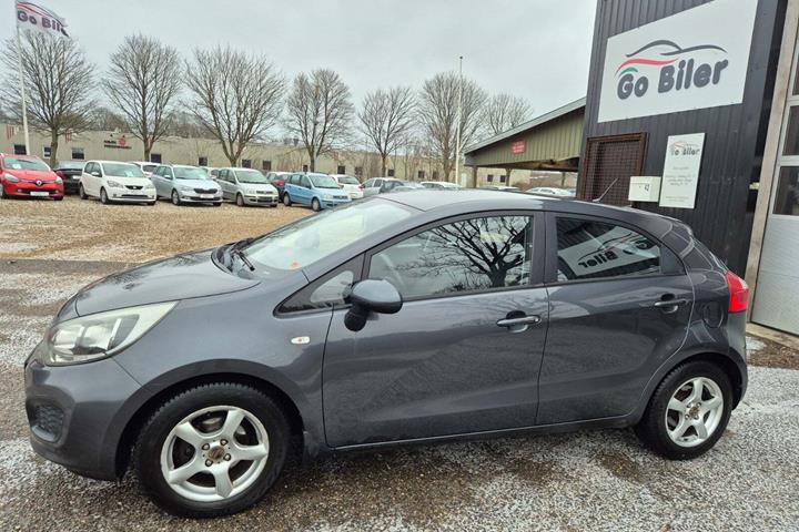 Grøn Kia Rio fra 2012