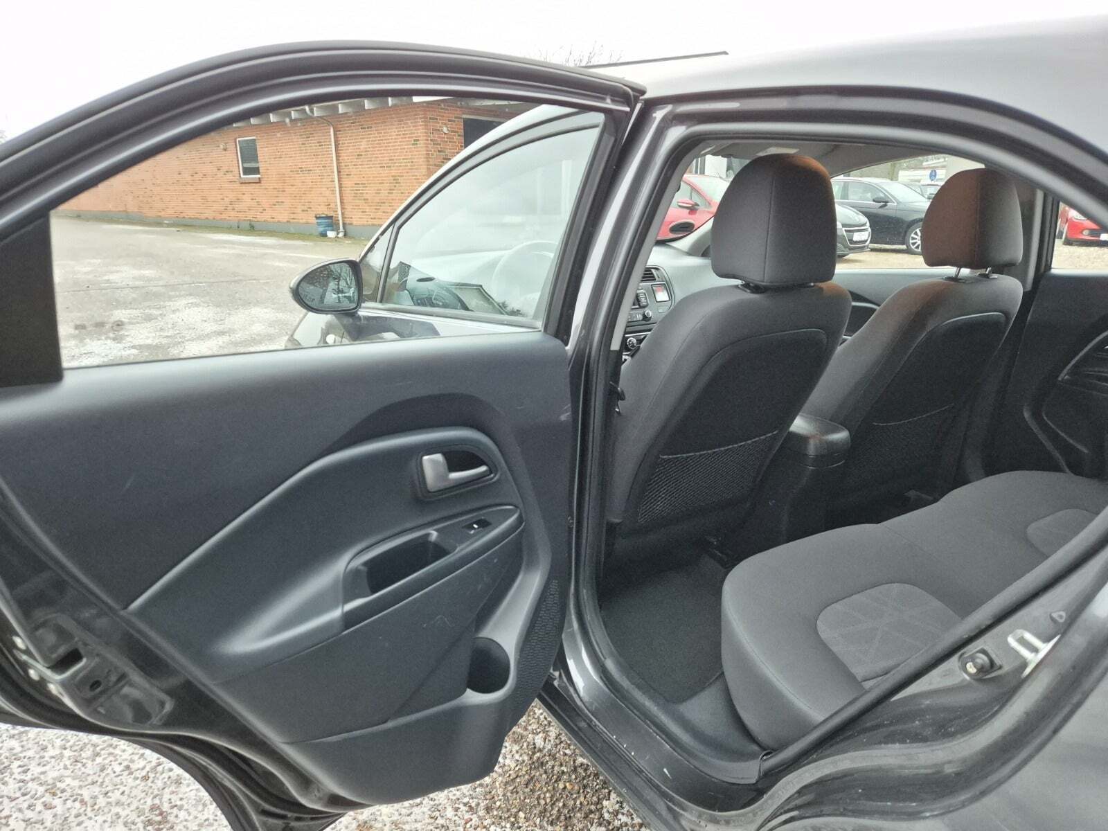 Grøn Kia Rio fra 2012