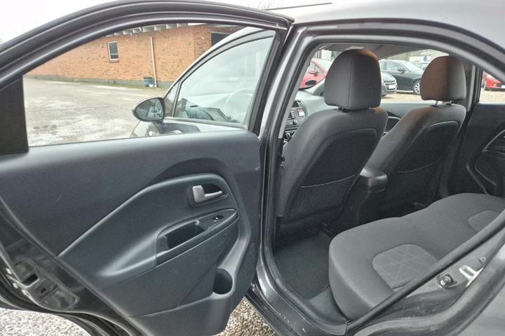 Grøn Kia Rio fra 2012