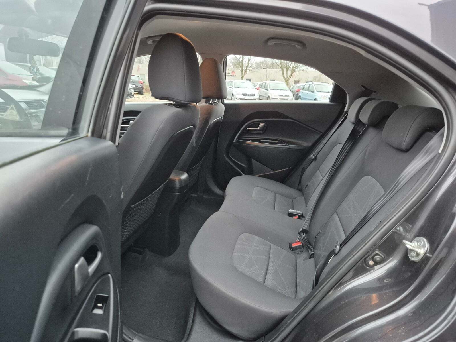 Grøn Kia Rio fra 2012
