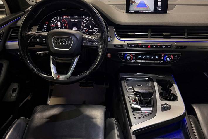 Sølv Audi Q7 fra 2016