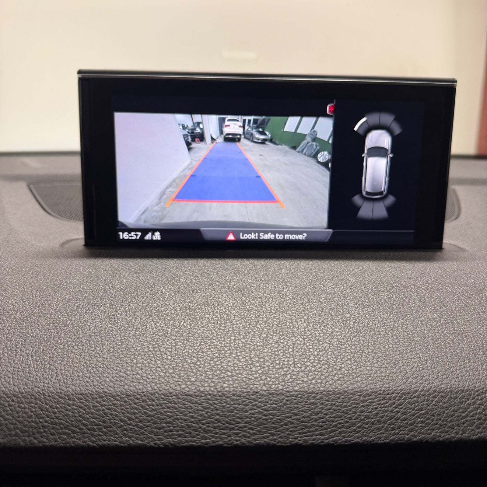 Sølv Audi Q7 fra 2016