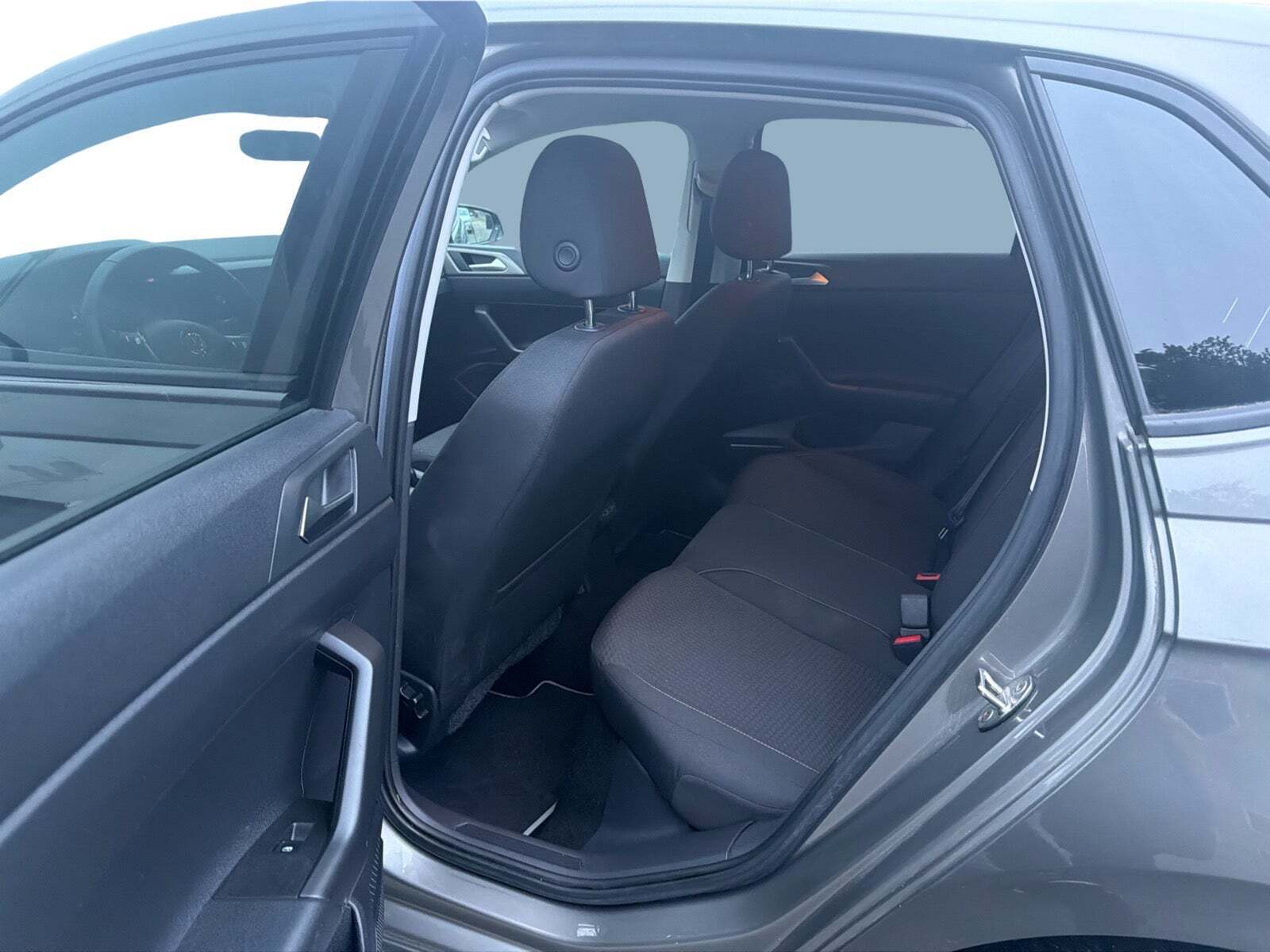 Grå VW Polo fra 2020