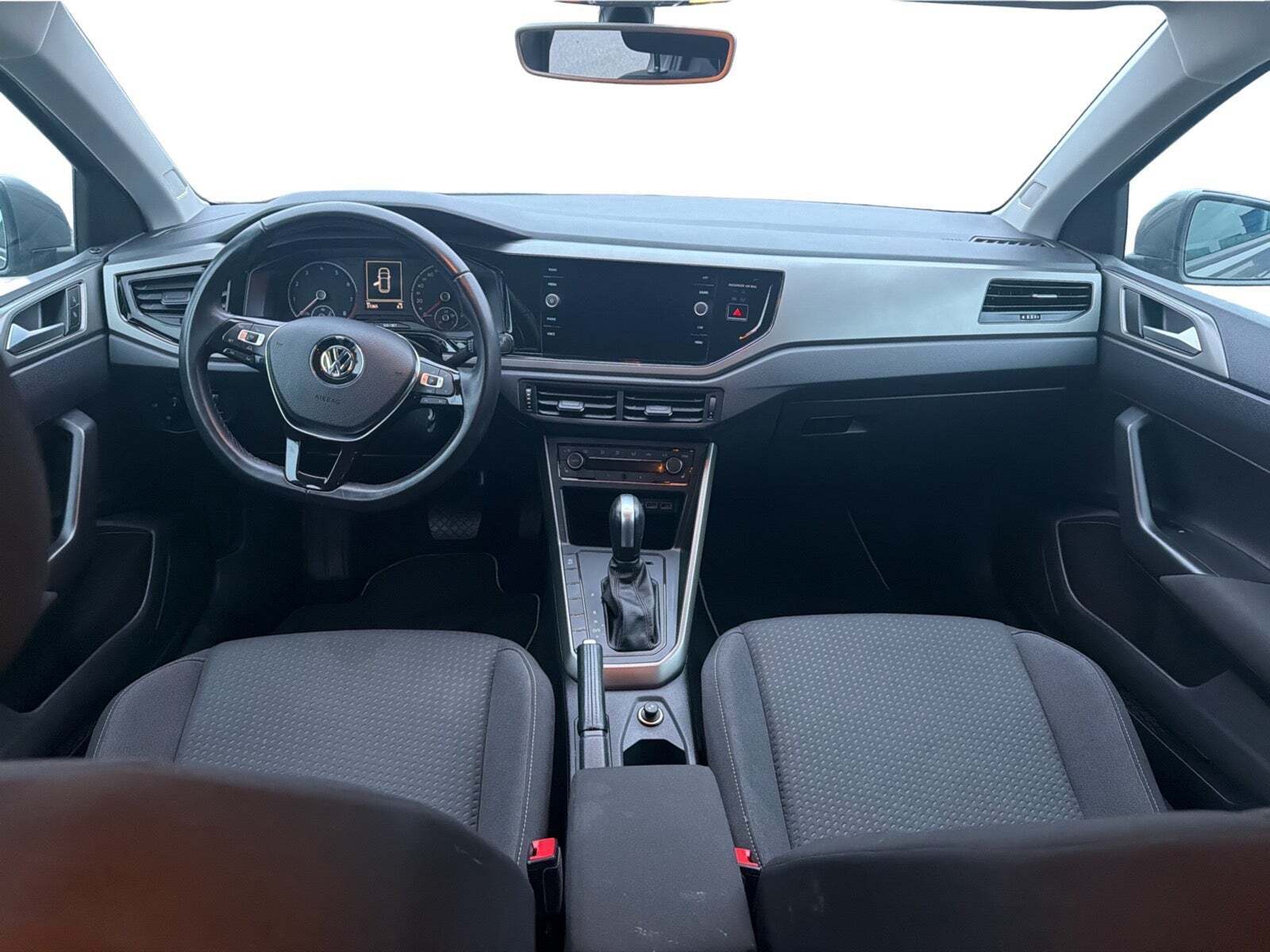 Grå VW Polo fra 2020