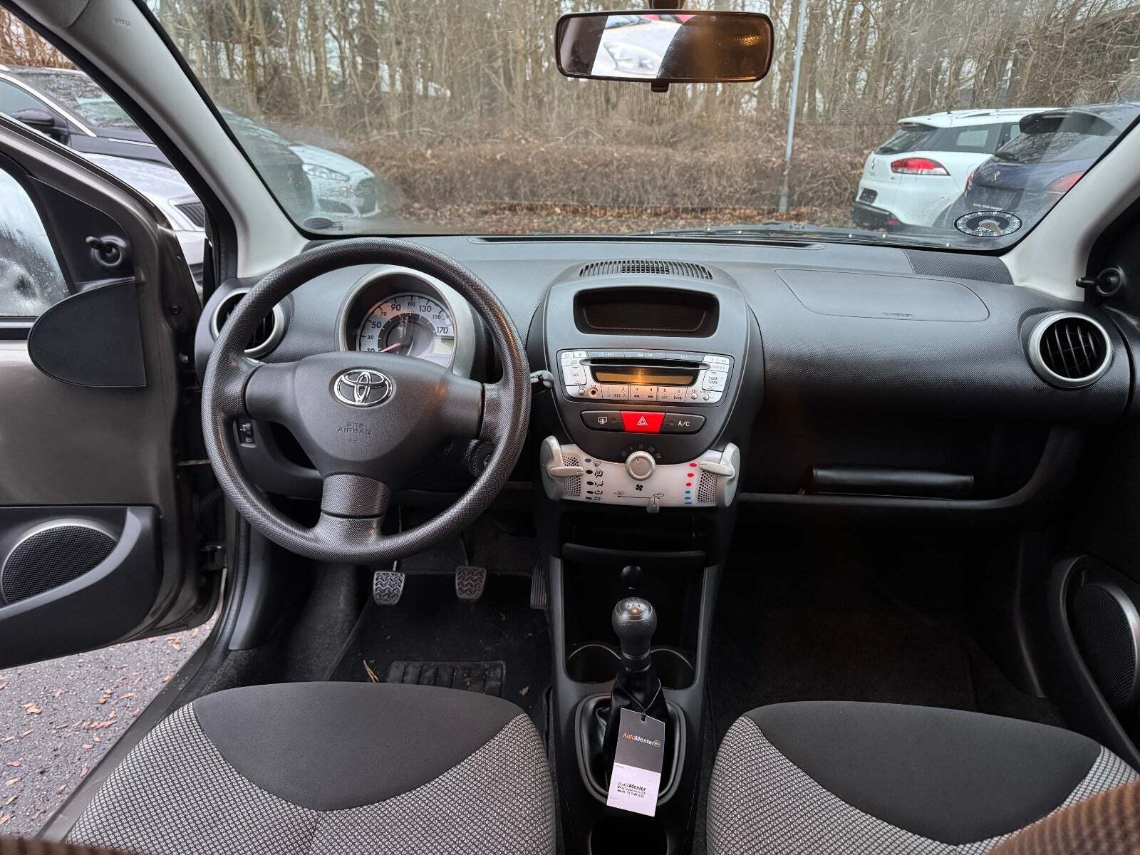 Brun Toyota Aygo fra 2012