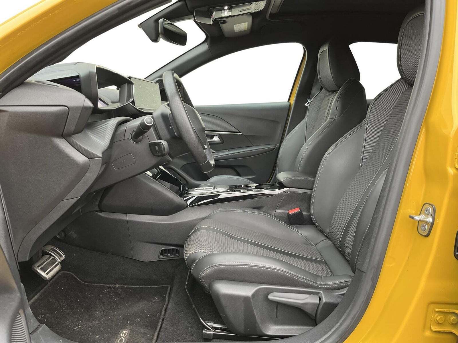 Peugeot e-208 50 GT Sky