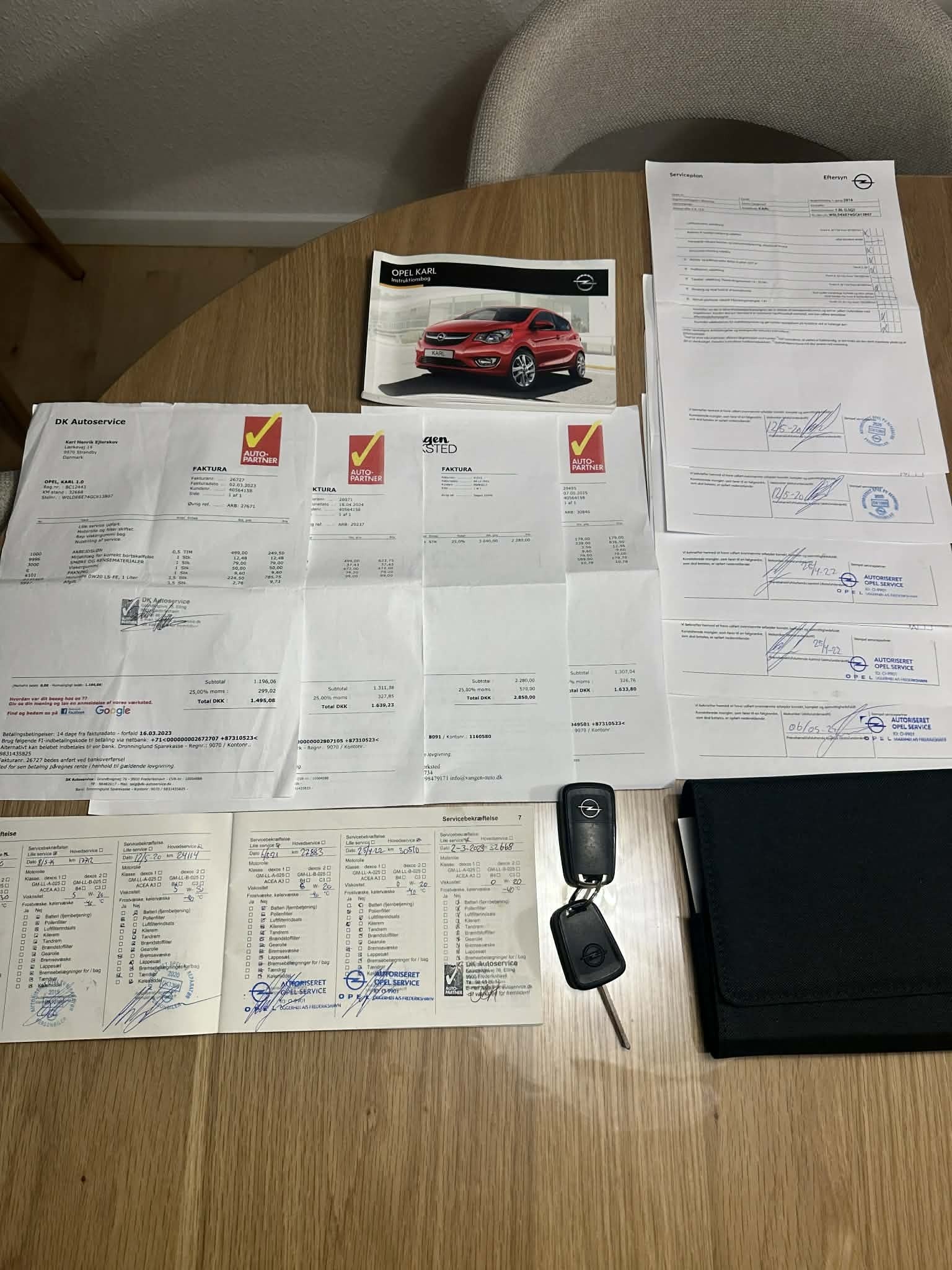 Grå Opel Karl fra 2016