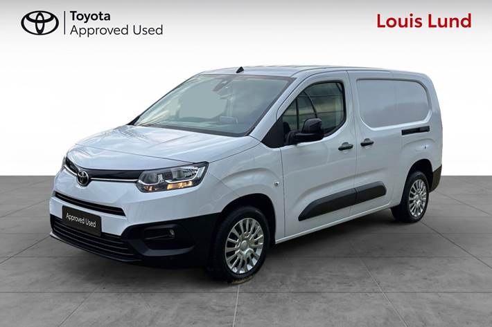 Hvid Toyota ProAce City fra 2023 set udefra