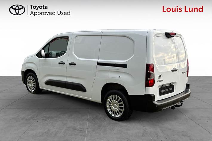 Hvid Toyota ProAce City fra 2023