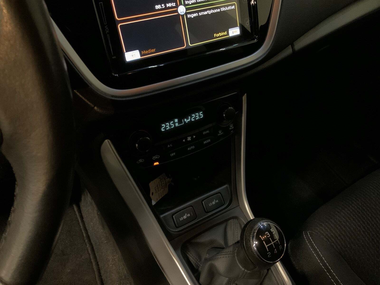 Rød Suzuki S-Cross fra 2017