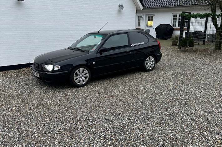 Sort Toyota Corolla fra 2000