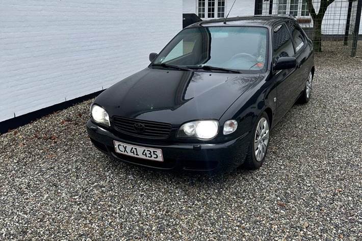 Sort Toyota Corolla fra 2000