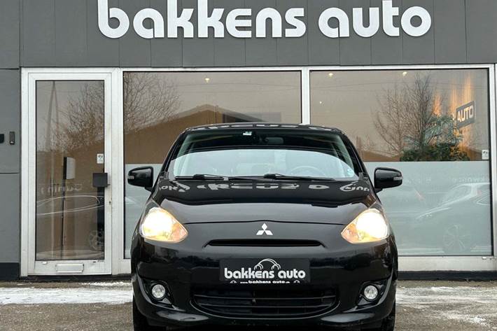 Sort Mitsubishi Space Star fra 2016