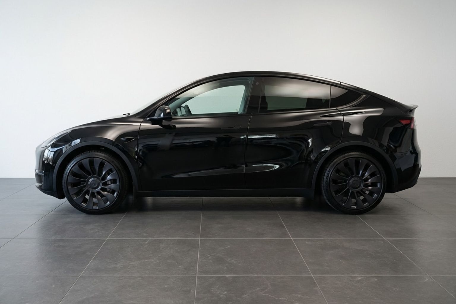 Tesla Model Y EL Performance AWD 534HK 5d Aut.