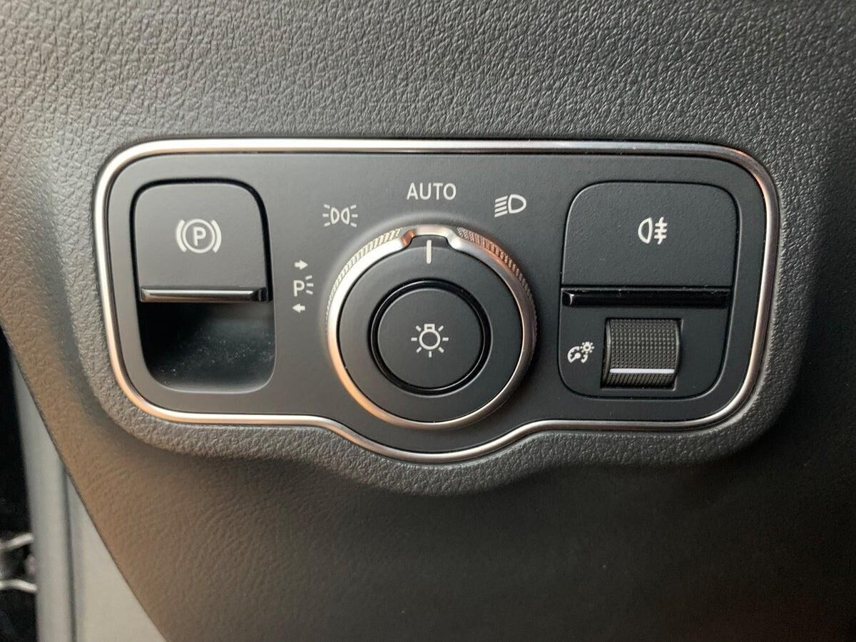 Sort Mercedes EQA 250 fra 2022