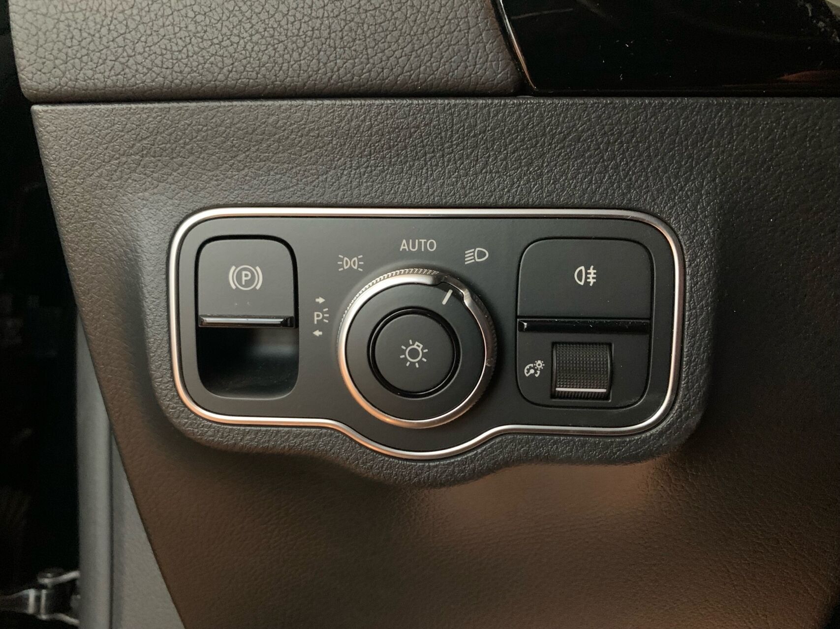 Sort Mercedes EQA 250+ fra 2023