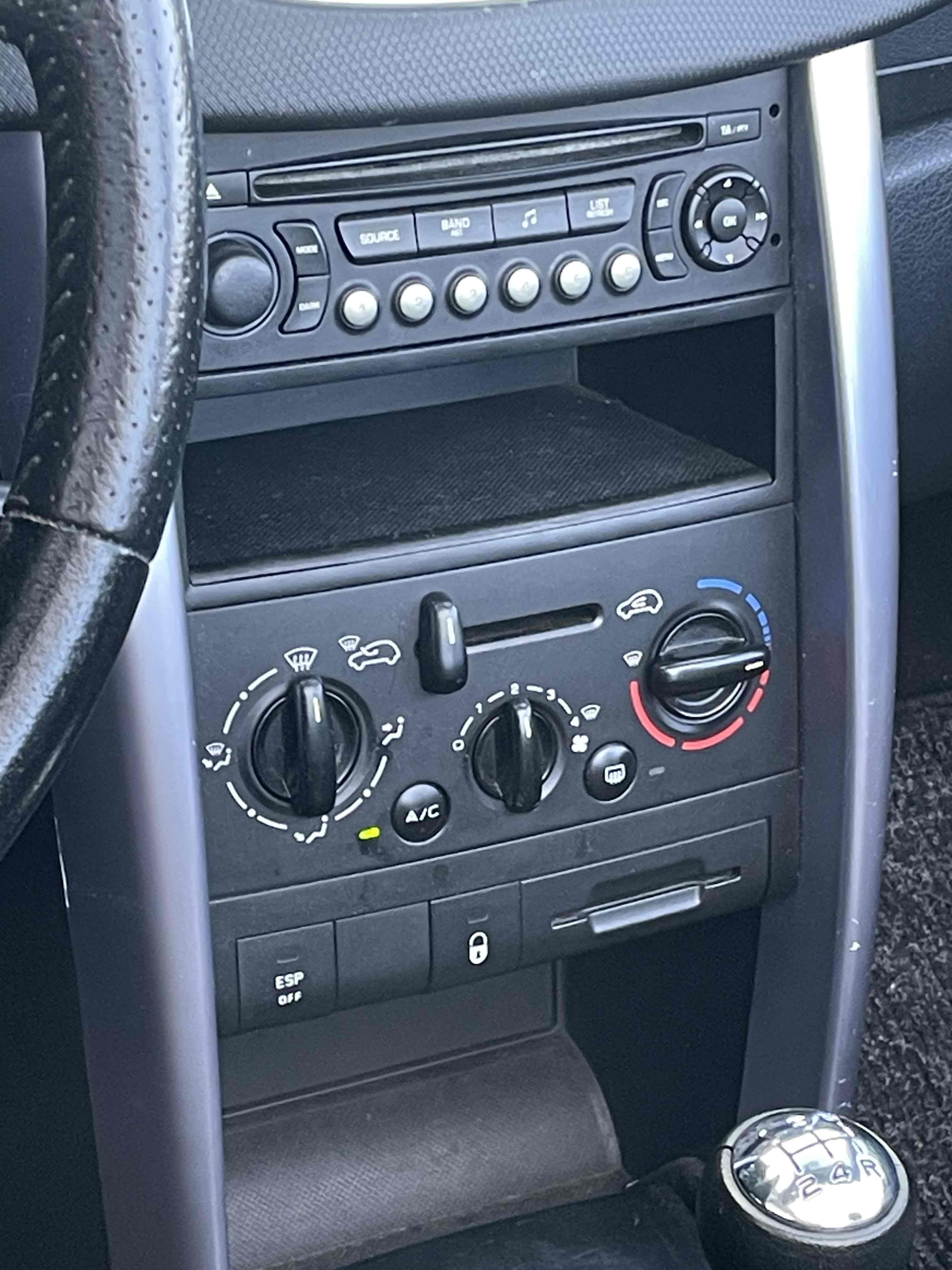 Sort Peugeot 207 fra 2007