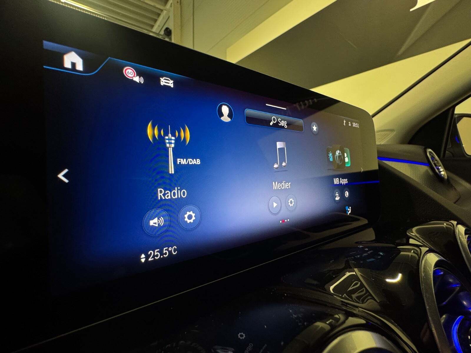 Grå Mercedes EQA300 fra 2025