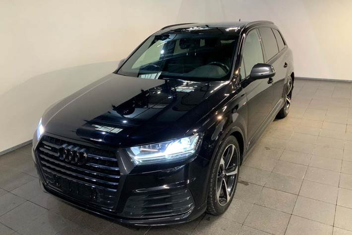 Sort Audi Q7 fra 2018 set udefra