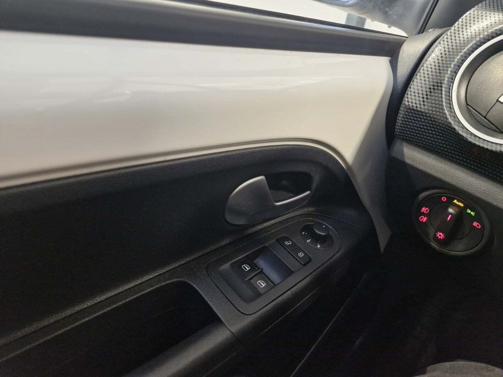 Hvid VW UP! fra 2019