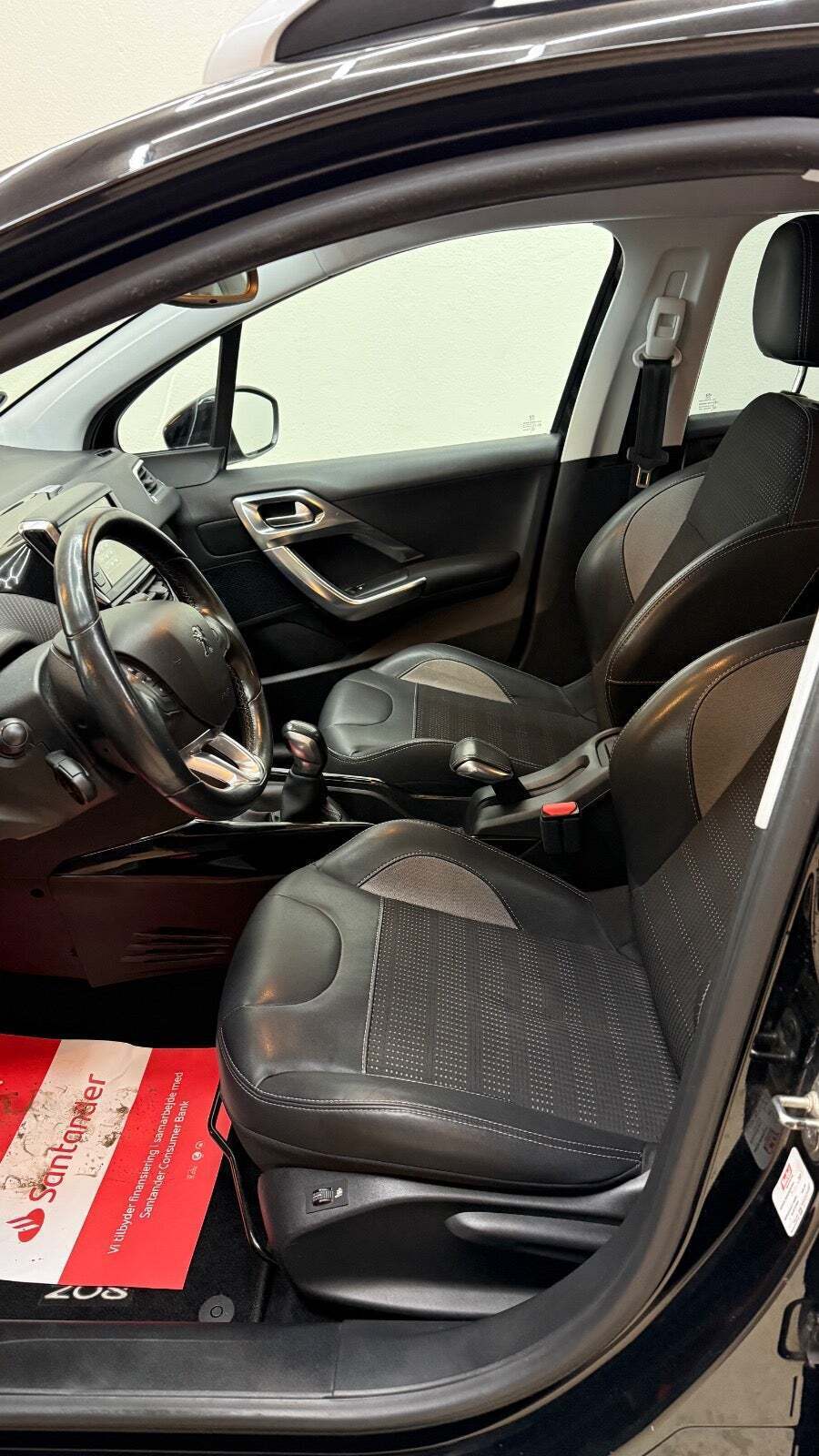 Sort Peugeot 2008 fra 2017