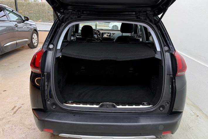 Sort Peugeot 2008 fra 2017