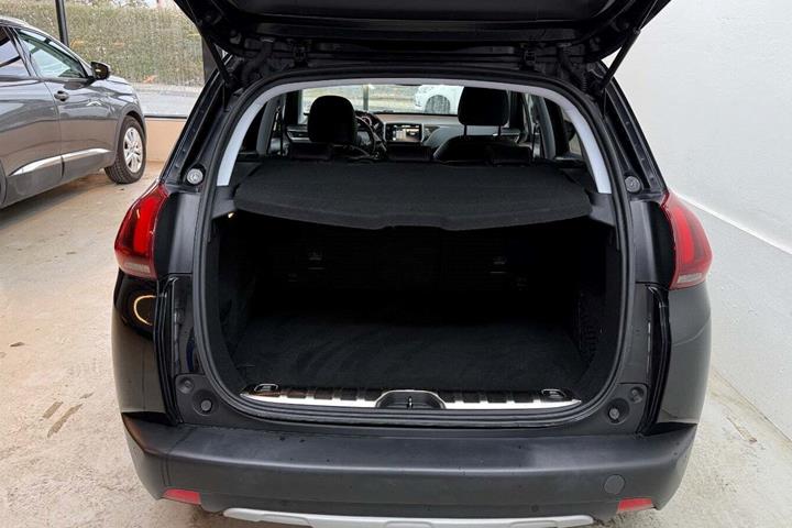 Sort Peugeot 2008 fra 2017