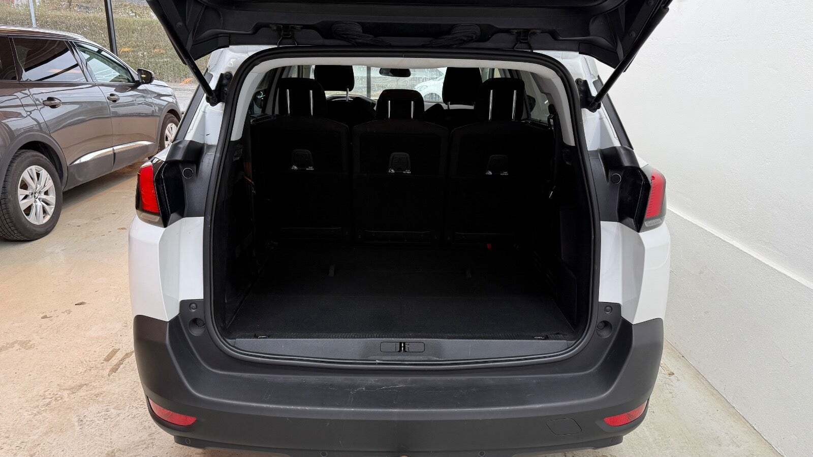 Hvid Peugeot 5008 fra 2018