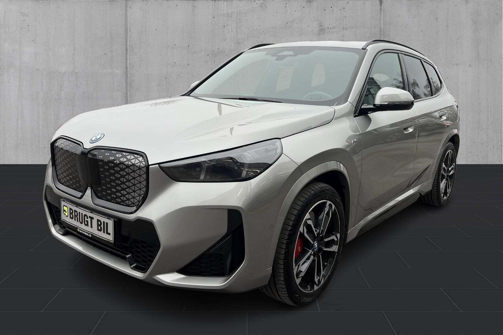 Sølv BMW iX1 fra 2025