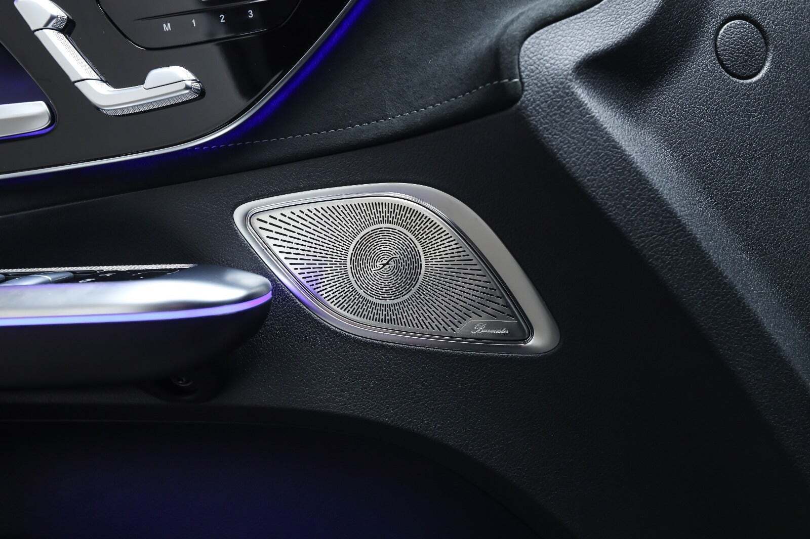 Grå Mercedes EQE350 fra 2023