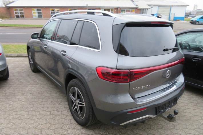 Grå Mercedes EQB250+ fra 2024