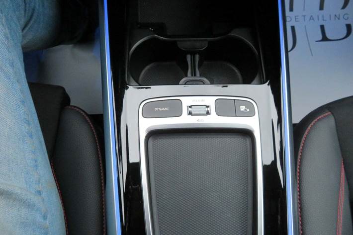 Grå Mercedes EQB250+ fra 2024