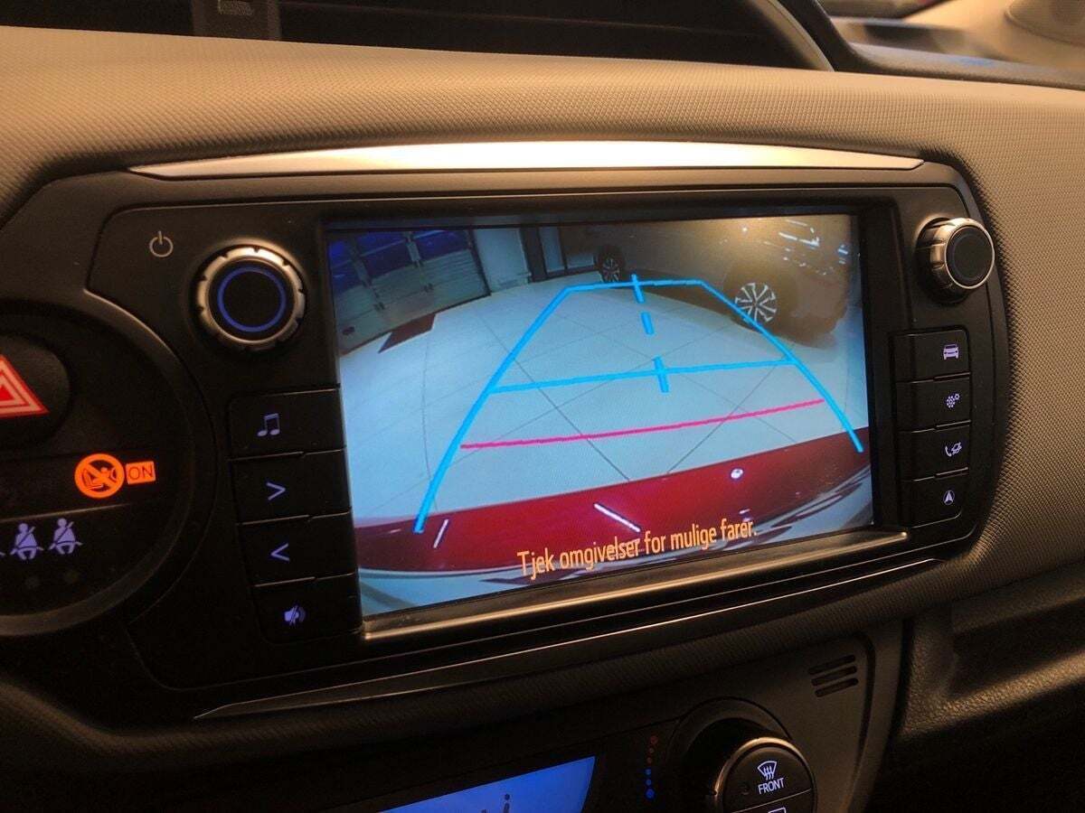 Rød Toyota Yaris fra 2017