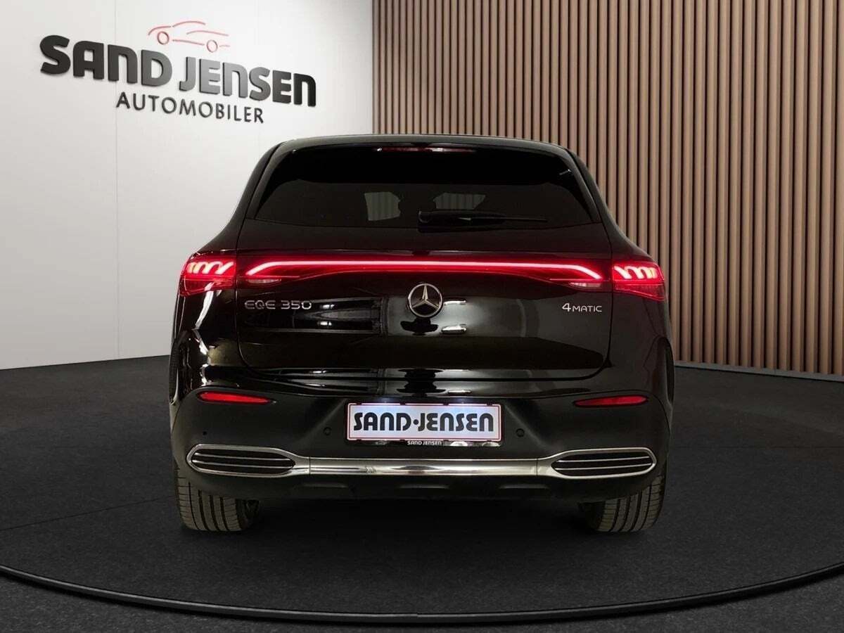 Sort Mercedes EQE350 SUV fra 2025