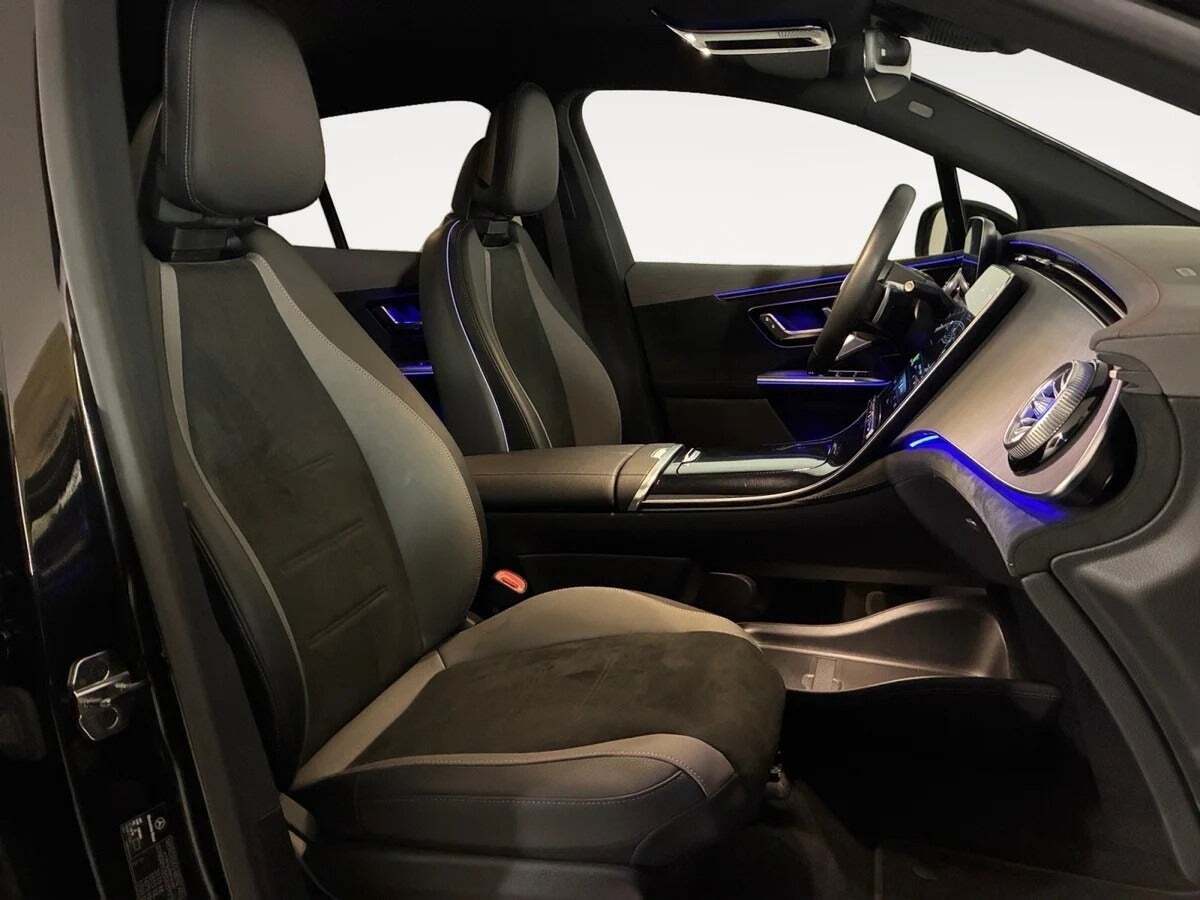 Sort Mercedes EQE350 SUV fra 2025