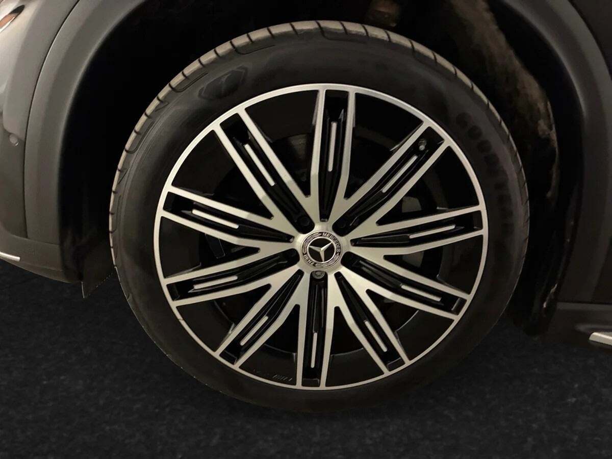 Sort Mercedes EQE350 SUV fra 2025