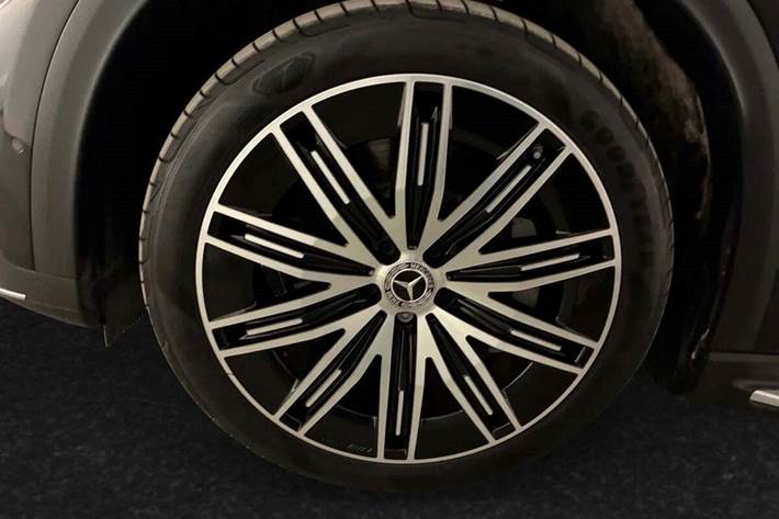 Sort Mercedes EQE350 SUV fra 2025