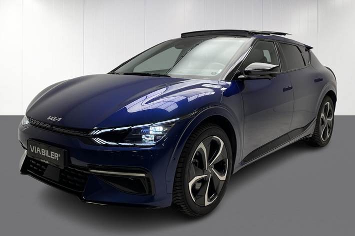 Blå Kia EV6 fra 2024 set udefra