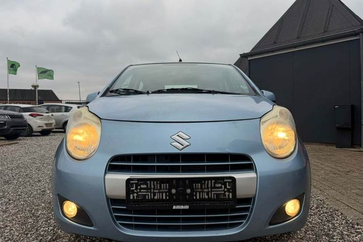 Blå Suzuki Alto fra 2011