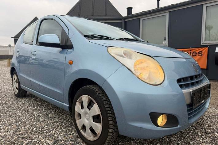 Blå Suzuki Alto fra 2011