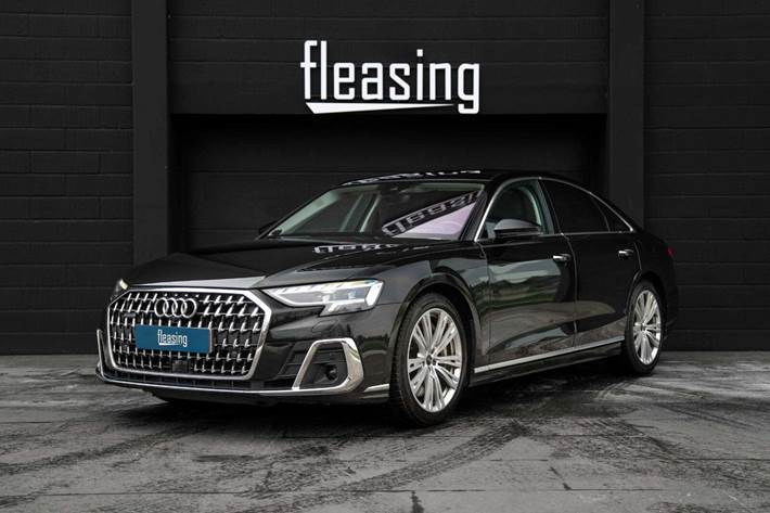 Sort Audi A8 fra 2023 set udefra