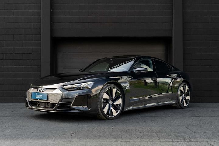 Sort Audi e-tron GT fra 2022 set udefra